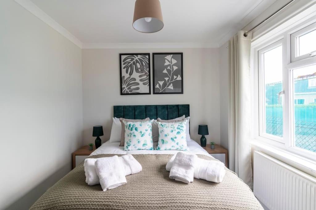 Spacious Sea View 2 Bedroom Sleeps 6-Free Parking Bournemouth Buitenkant foto