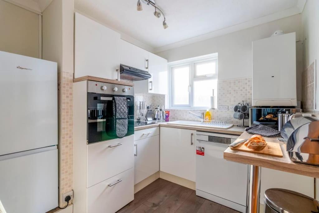 Spacious Sea View 2 Bedroom Sleeps 6-Free Parking Bournemouth Buitenkant foto