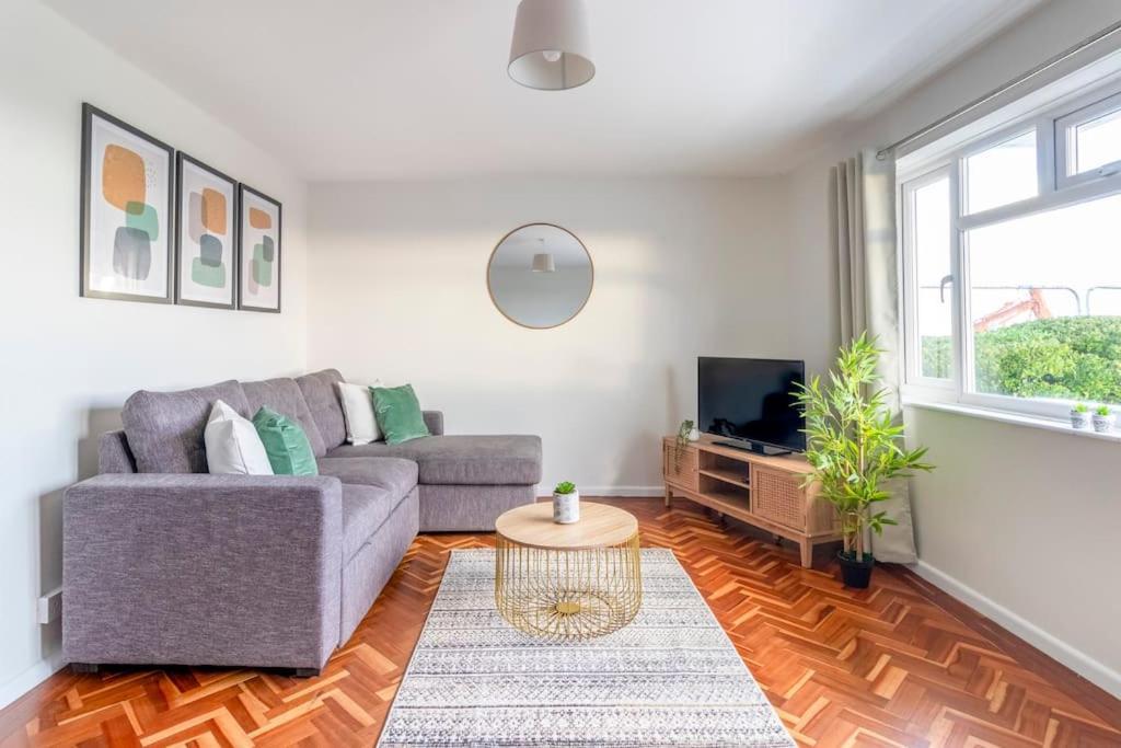 Spacious Sea View 2 Bedroom Sleeps 6-Free Parking Bournemouth Buitenkant foto