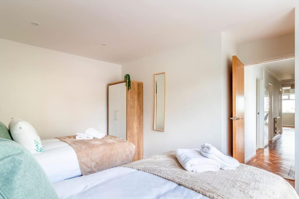 Spacious Sea View 2 Bedroom Sleeps 6-Free Parking Bournemouth Buitenkant foto